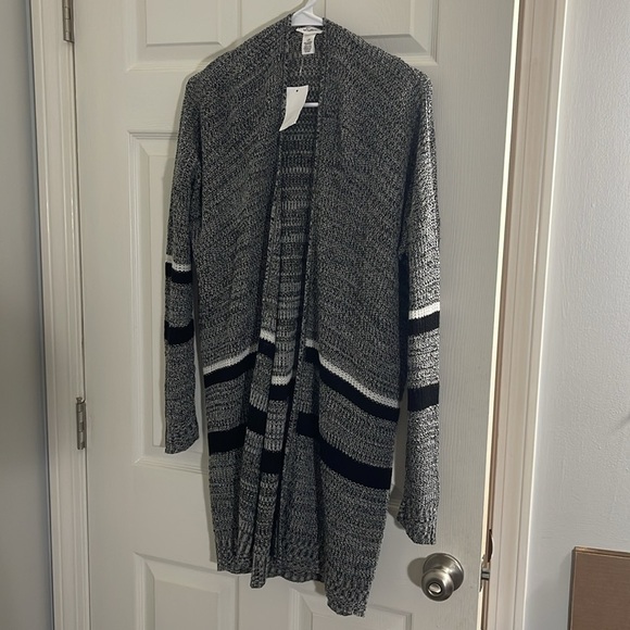 Zumiez Women's grey white black sleeved cardigan , Size L - Picture 6 of 6